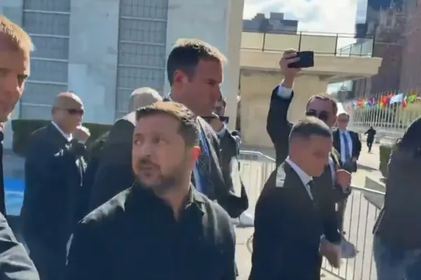 Zełenski starł się z rosyjskim dziennikarzem. Pytał, kiedy przyjedzie do Moskwy. "Na rakiecie, k***a" WIDEO