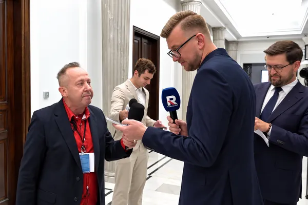 Awantura podczas rozmowy z Hołownią. Musiała interweniować Straż Marszałkowska [WIDEO]