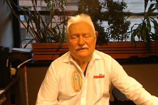 Wałęsa grozi za nazwanie go analfabetą? Ale właściwie komu?